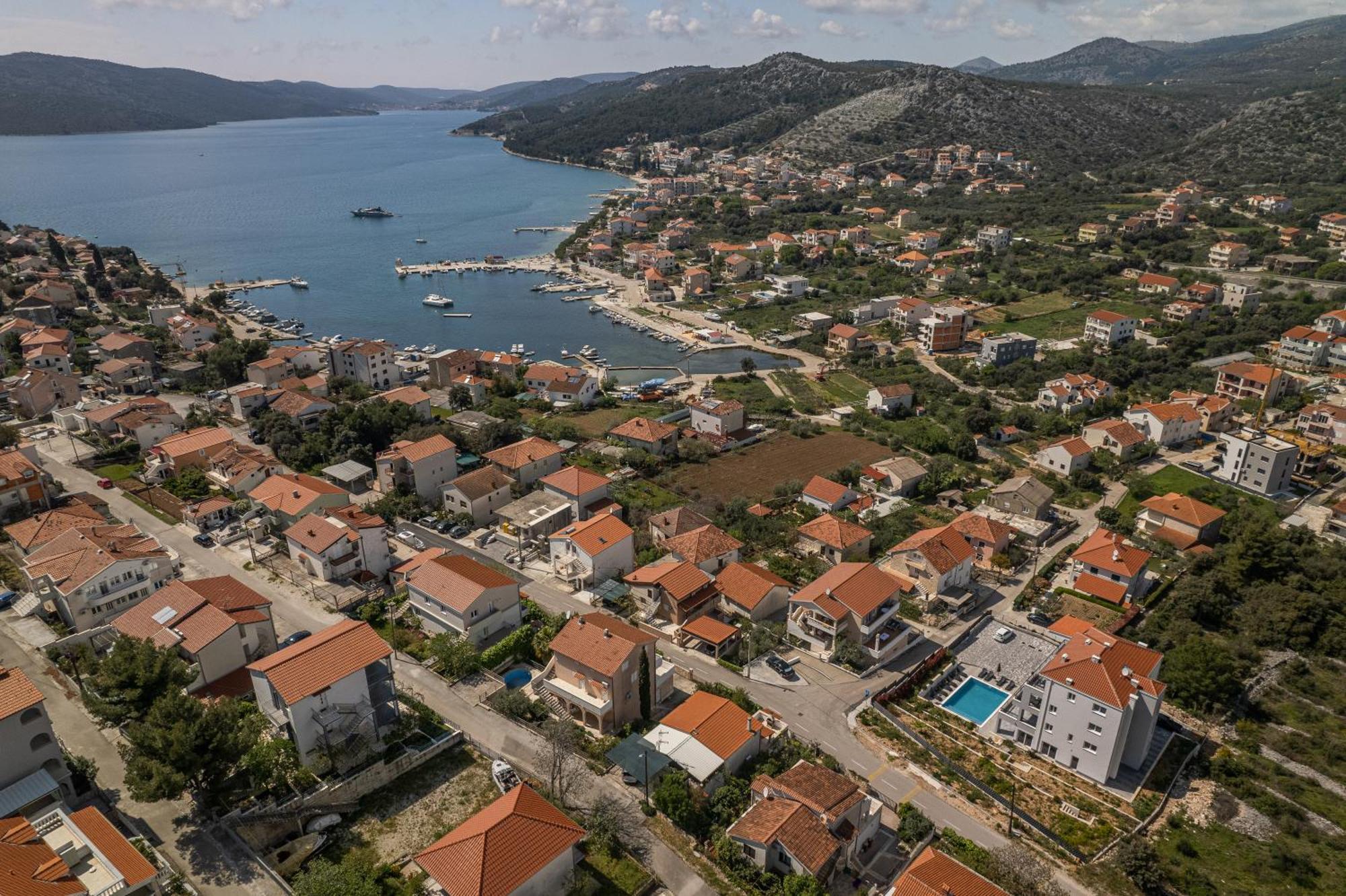 Barbara & Zoran With Free Parking And Heated Swimming Pool Seget Vranjica