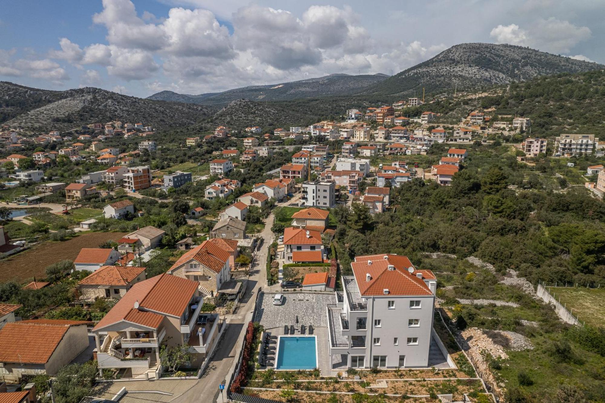 Barbara & Zoran With Free Parking And Heated Swimming Pool *