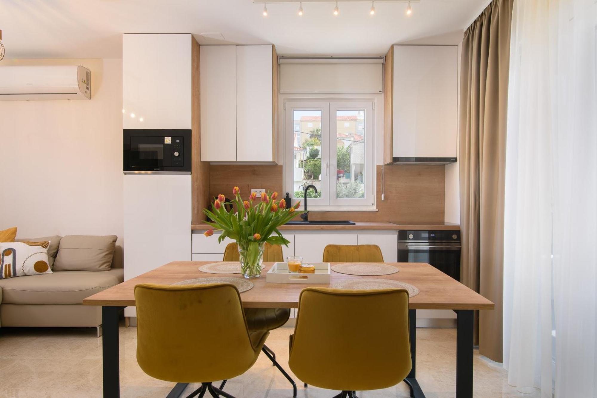 Barbara & Zoran With Free Parking And Heated Swimming Pool