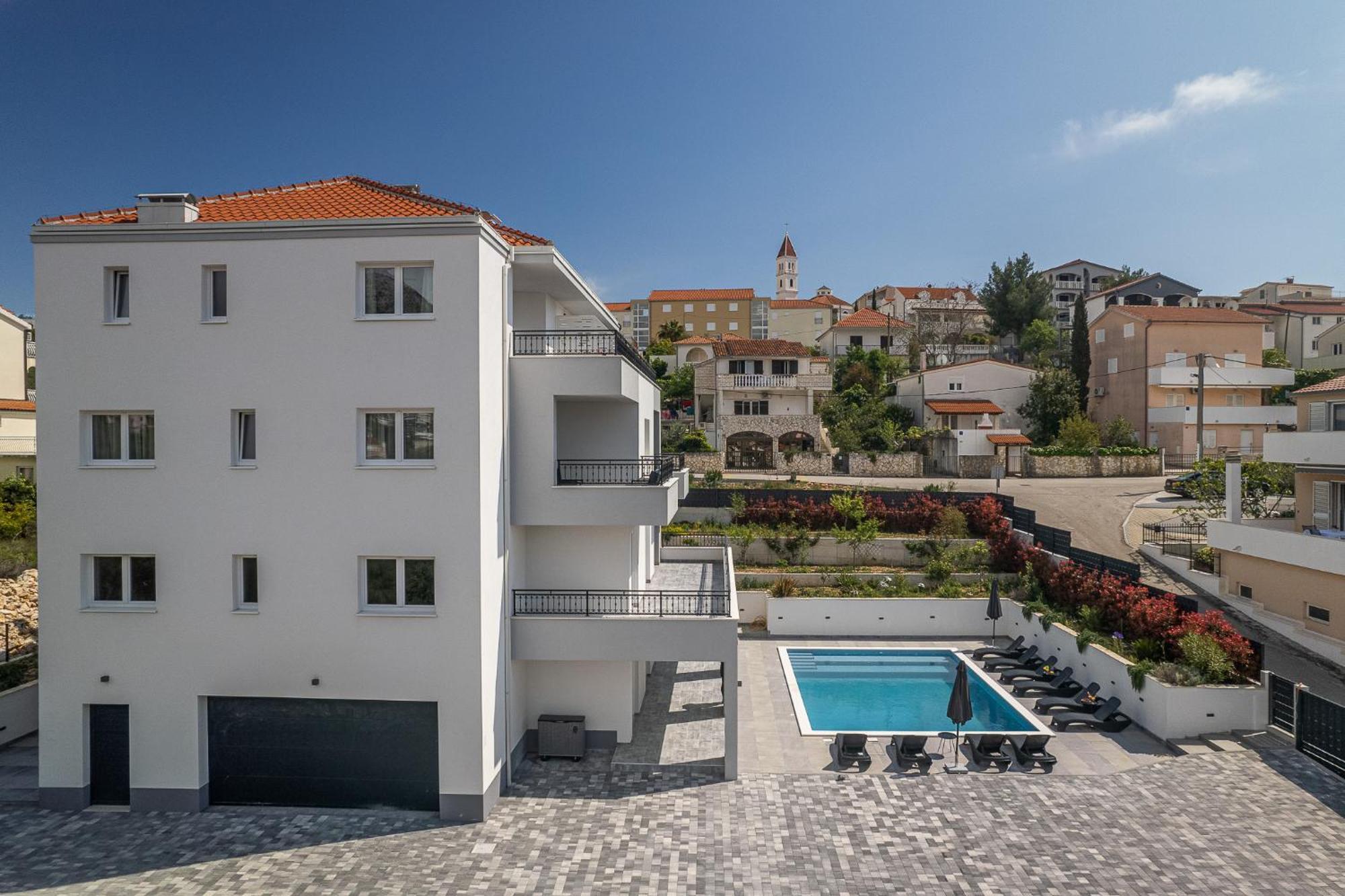 Barbara & Zoran With Free Parking And Heated Swimming Pool