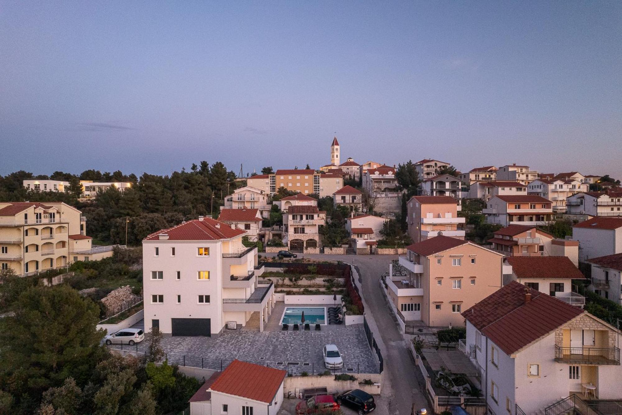 Barbara & Zoran With Free Parking And Heated Swimming Pool * Seget Vranjica