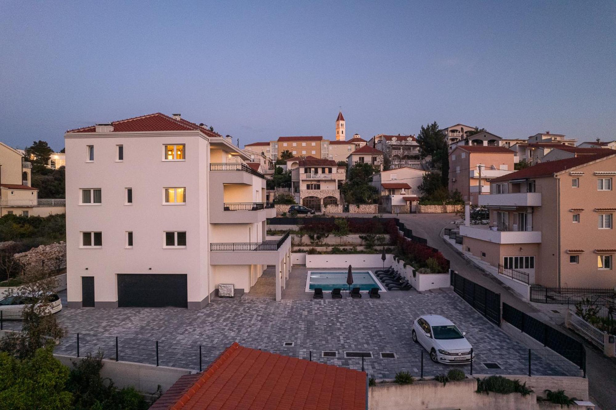 Barbara & Zoran With Free Parking And Heated Swimming Pool * Seget Vranjica