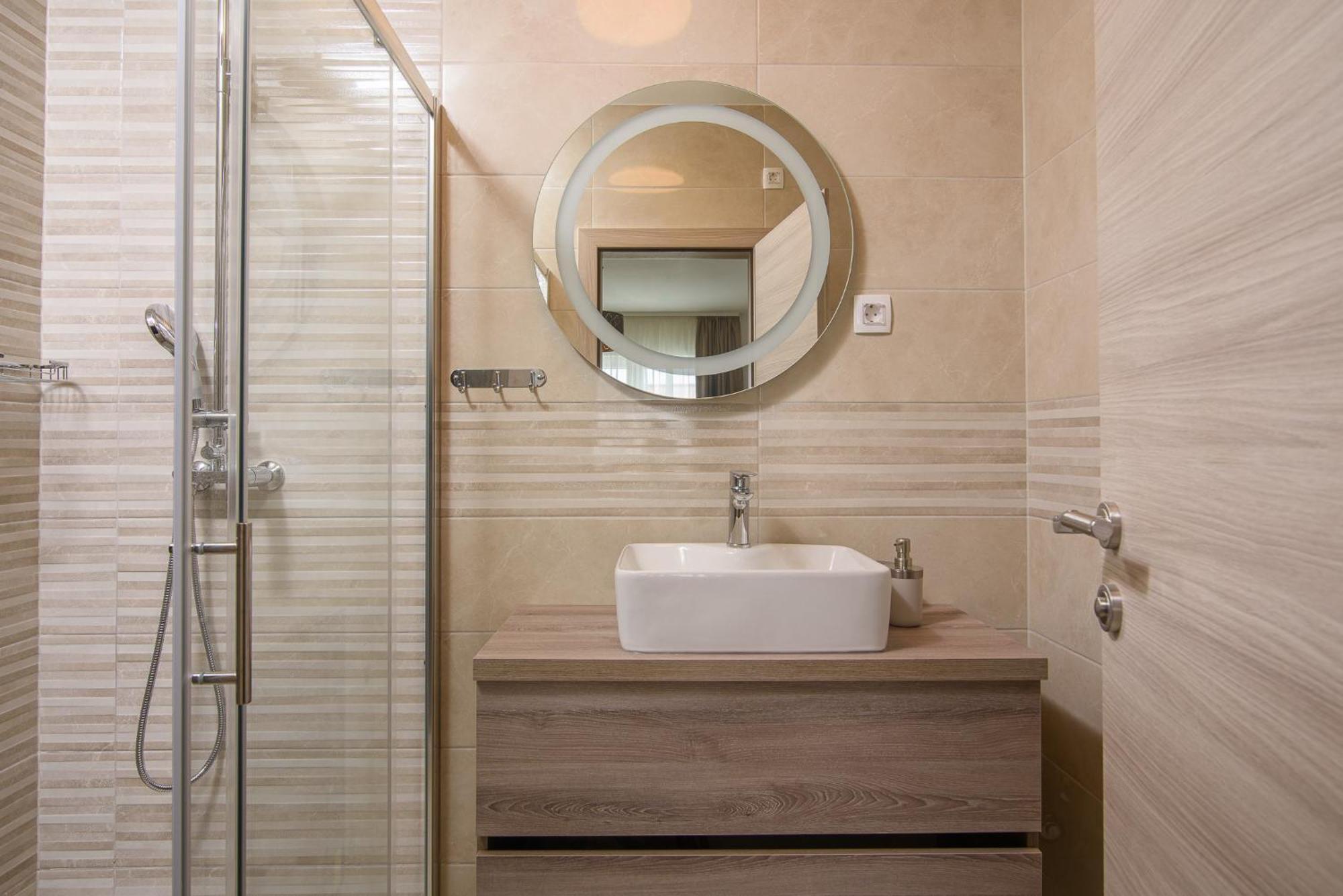 Barbara & Zoran With Free Parking And Heated Swimming Pool * Seget Vranjica