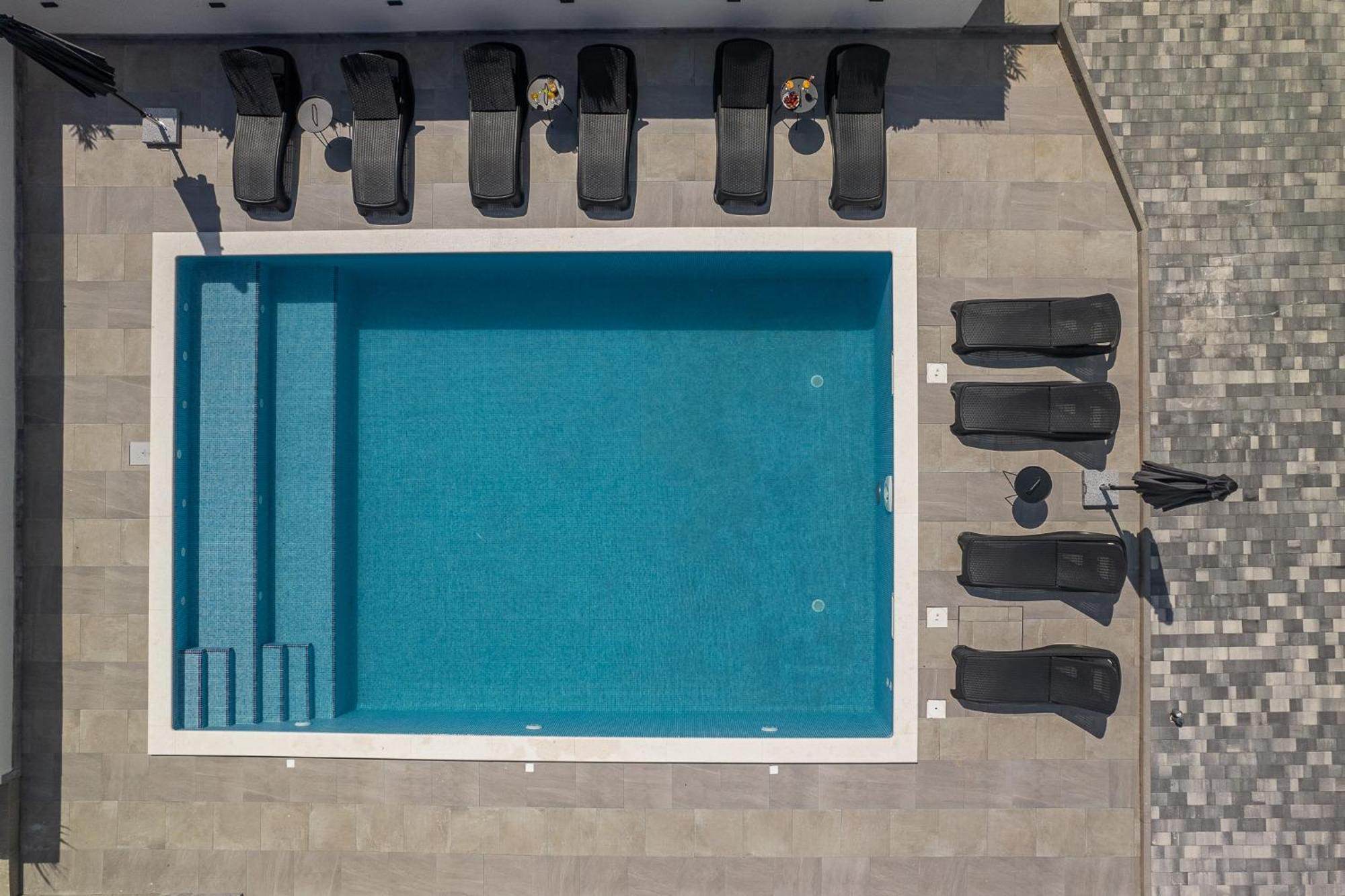Apartment Barbara & Zoran With Free Parking And Heated Swimming Pool