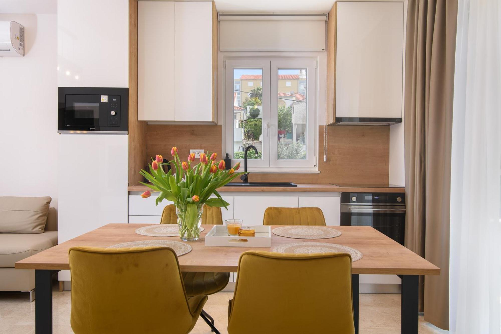 Barbara & Zoran With Free Parking And Heated Swimming Pool Apartment Seget Vranjica