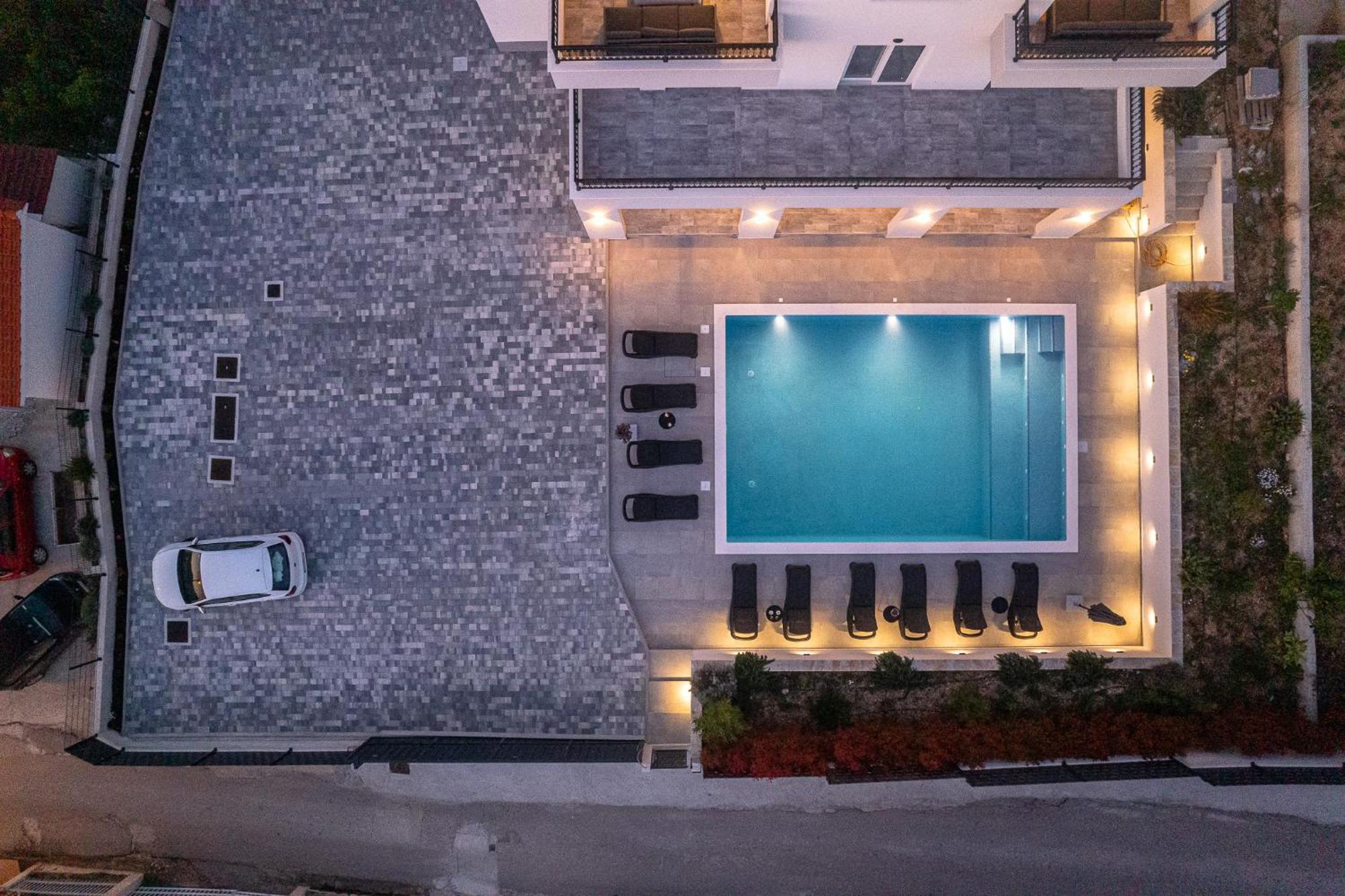 Barbara & Zoran With Free Parking And Heated Swimming Pool Apartment