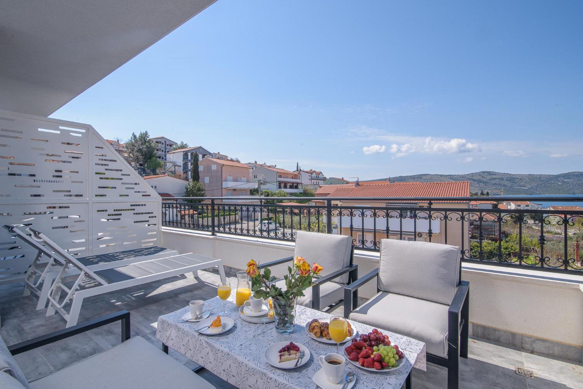 Barbara & Zoran With Free Parking And Heated Swimming Pool Apartment