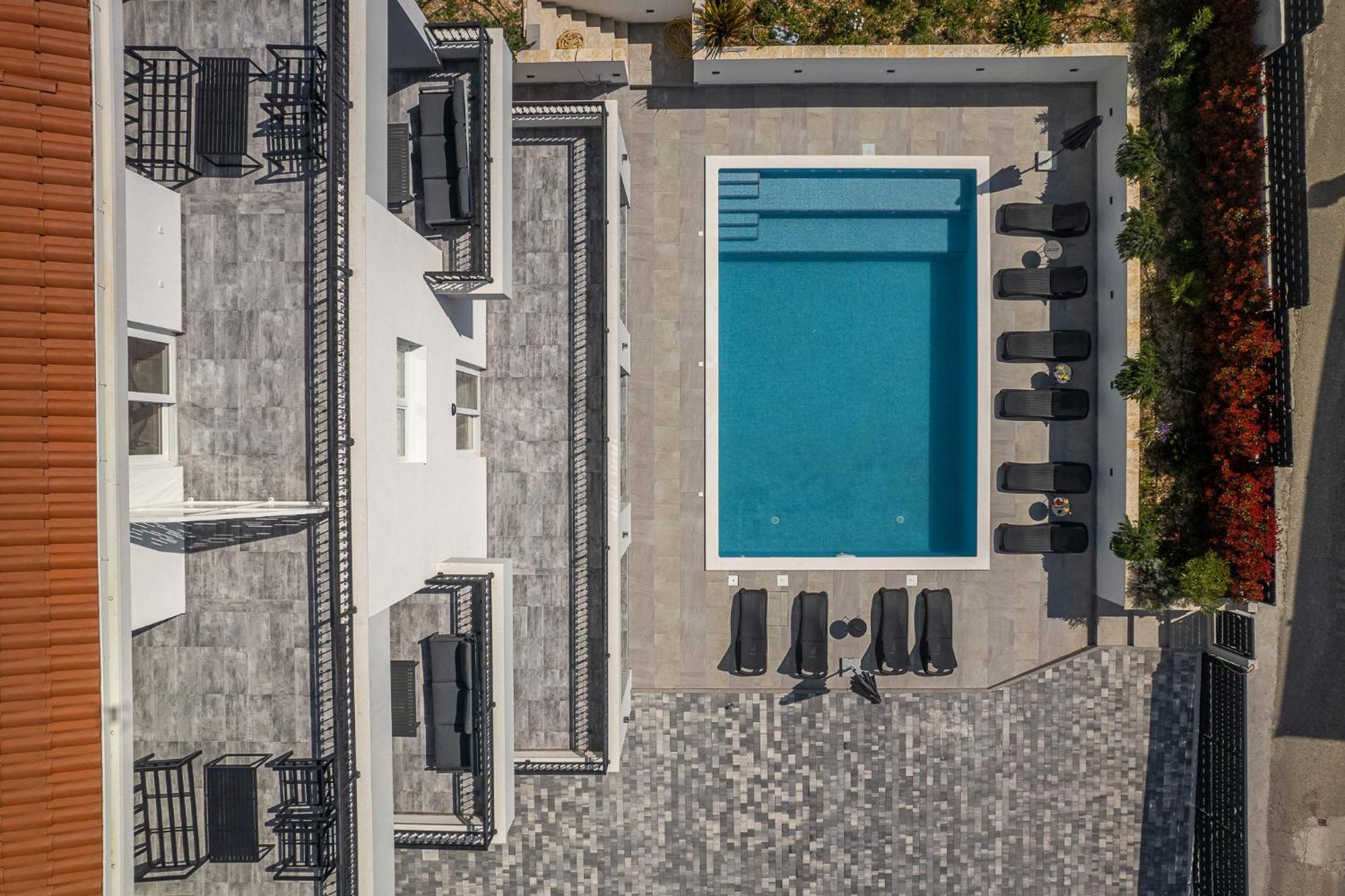 Barbara & Zoran With Free Parking And Heated Swimming Pool Apartment *