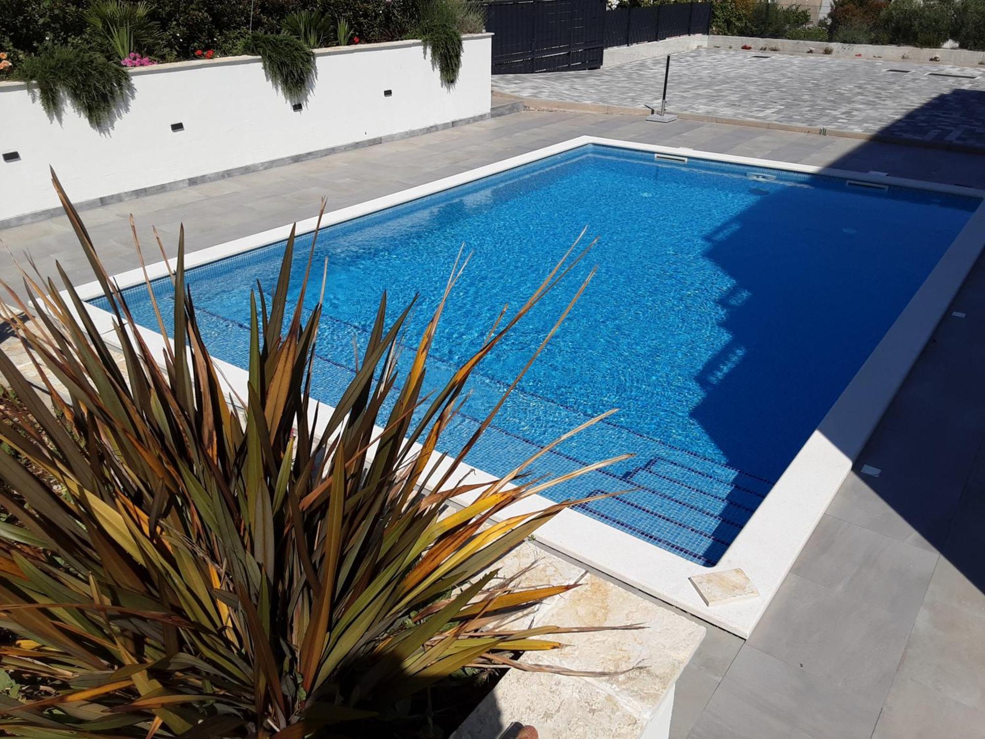 Barbara & Zoran With Free Parking And Heated Swimming Pool * Seget Vranjica