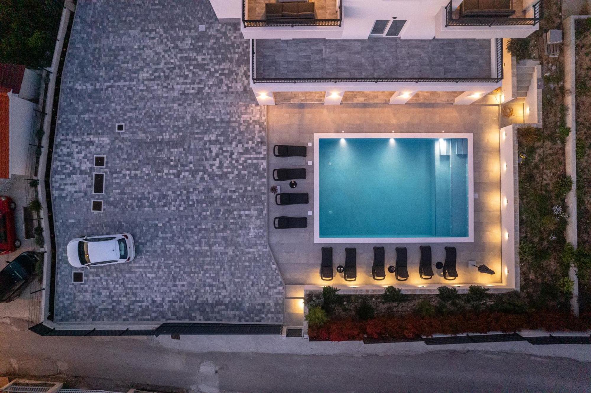 Apartment Barbara & Zoran With Free Parking And Heated Swimming Pool Seget Vranjica