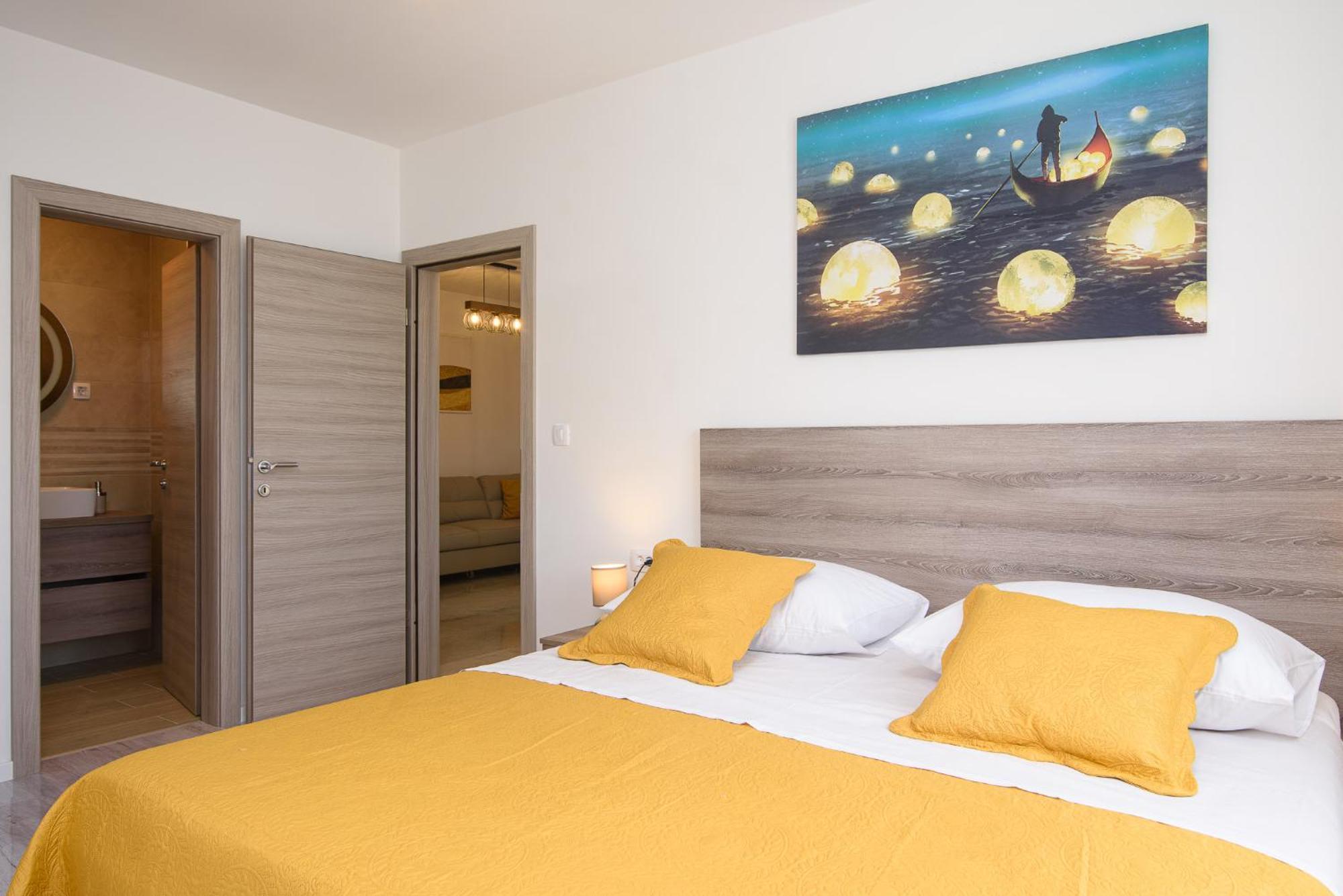 Apartment Barbara & Zoran With Free Parking And Heated Swimming Pool Seget Vranjica