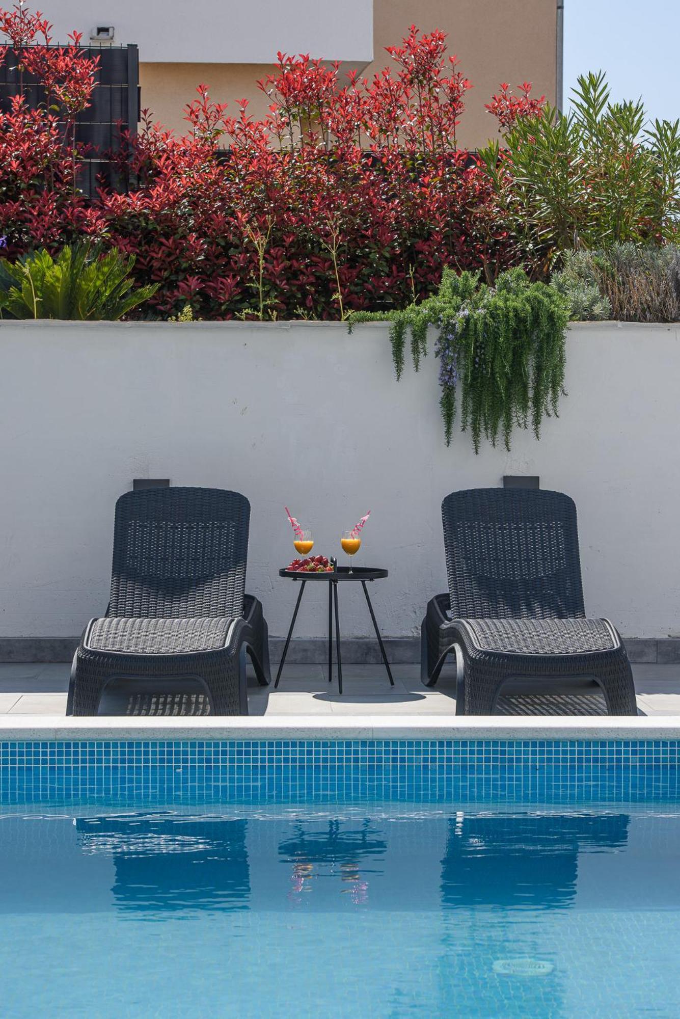 Barbara & Zoran With Free Parking And Heated Swimming Pool