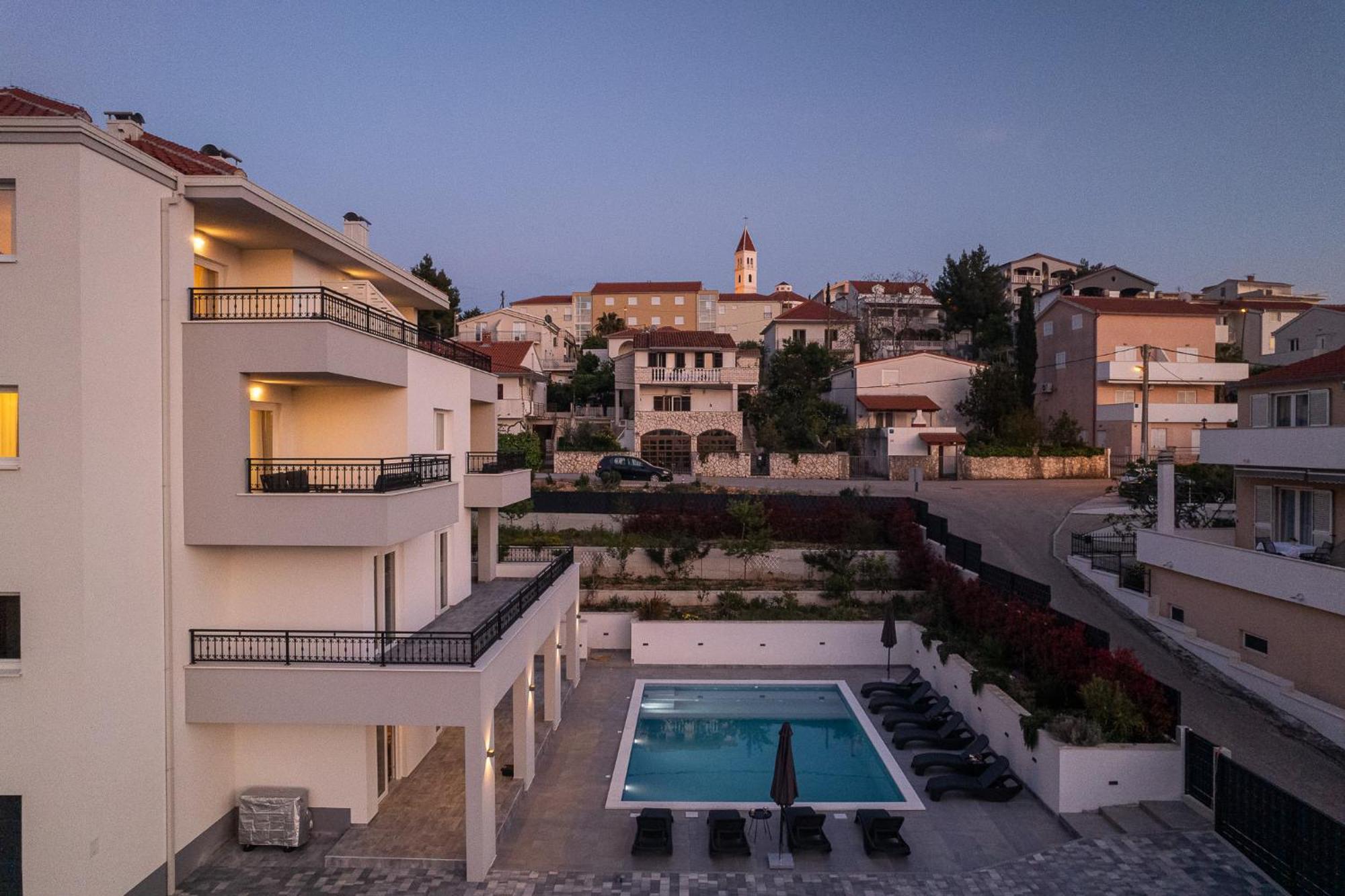 Barbara & Zoran With Free Parking And Heated Swimming Pool