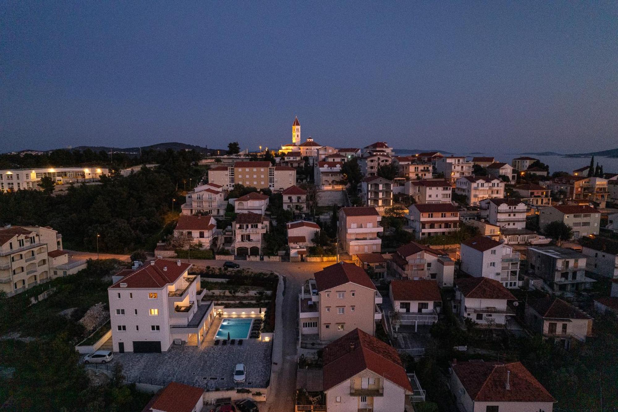 Barbara & Zoran With Free Parking And Heated Swimming Pool Apartment