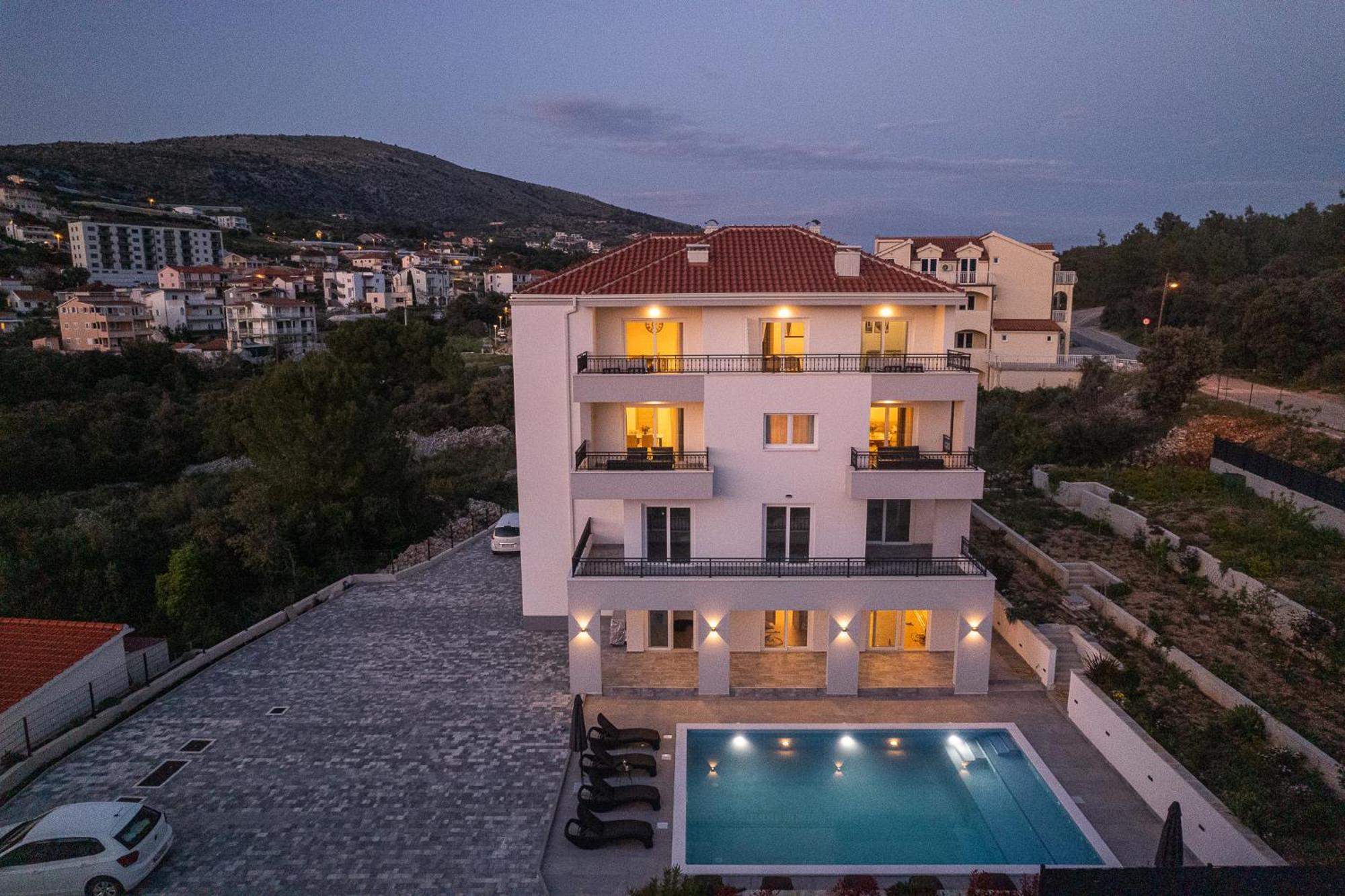 Barbara & Zoran With Free Parking And Heated Swimming Pool Seget Vranjica