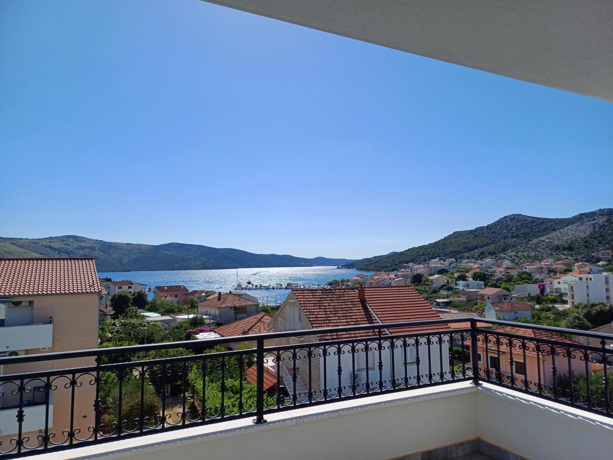 Barbara & Zoran With Free Parking And Heated Swimming Pool * Seget Vranjica