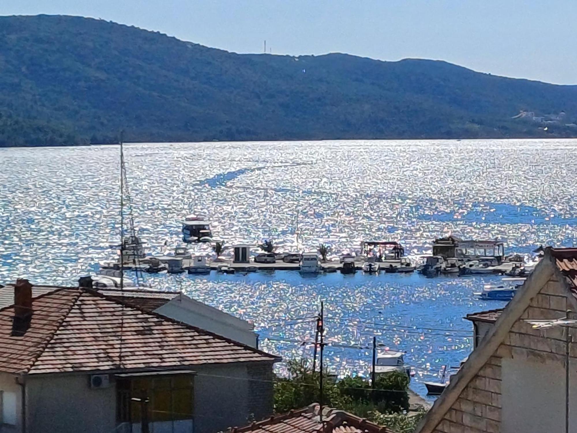 Barbara & Zoran With Free Parking And Heated Swimming Pool * Seget Vranjica